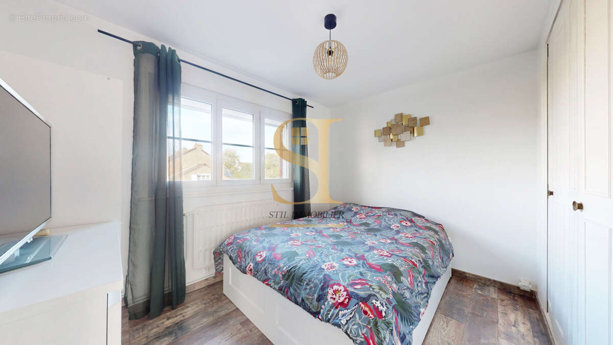 Maison à COMBS-LA-VILLE