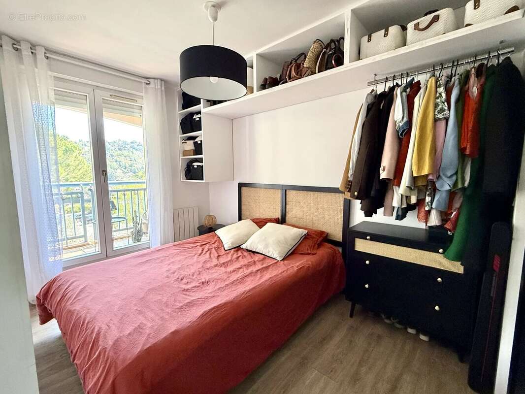 Appartement à VALLAURIS