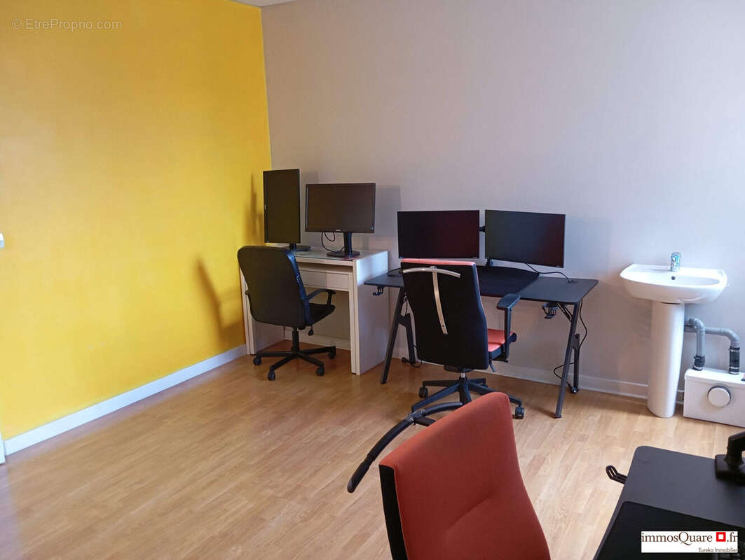 Commerce à FERNEY-VOLTAIRE