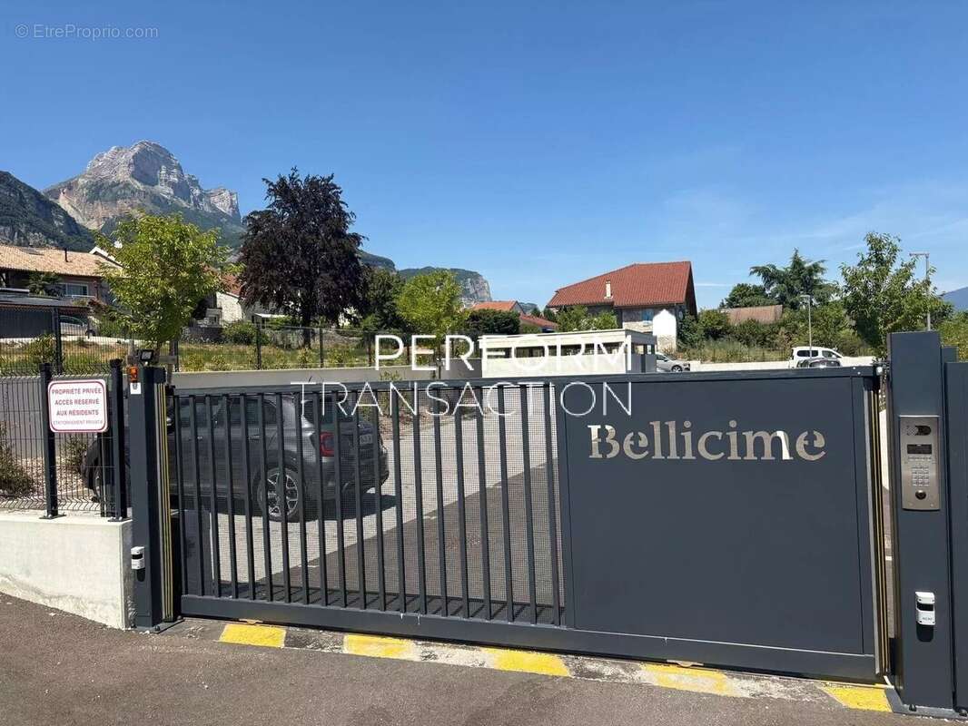 Appartement à SAINT-NAZAIRE-LES-EYMES