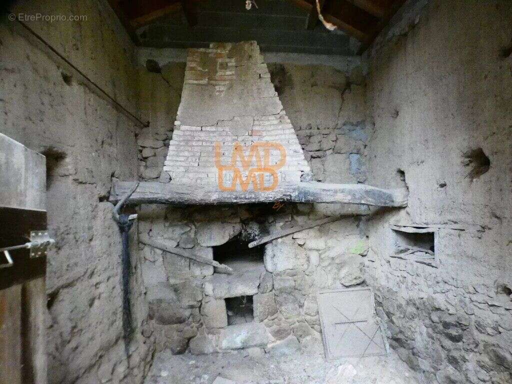 Terrain à MARSAC-EN-LIVRADOIS