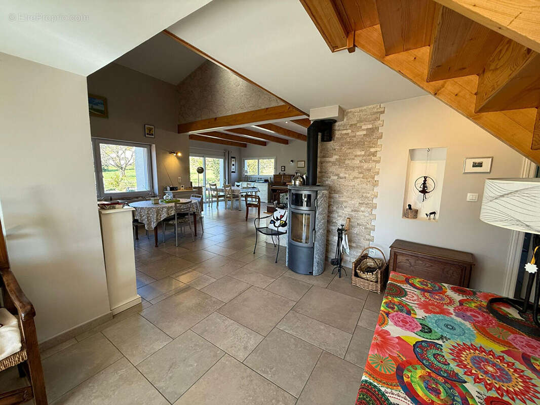 Maison à VERNOUX-EN-VIVARAIS