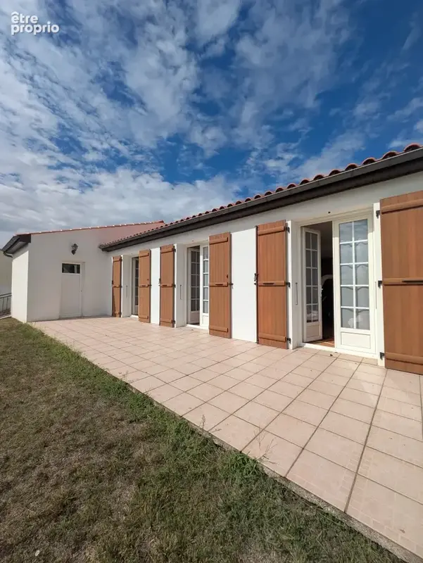 Maison de plain-pied avec grande terrasse, garage et terrain clos - photo 12