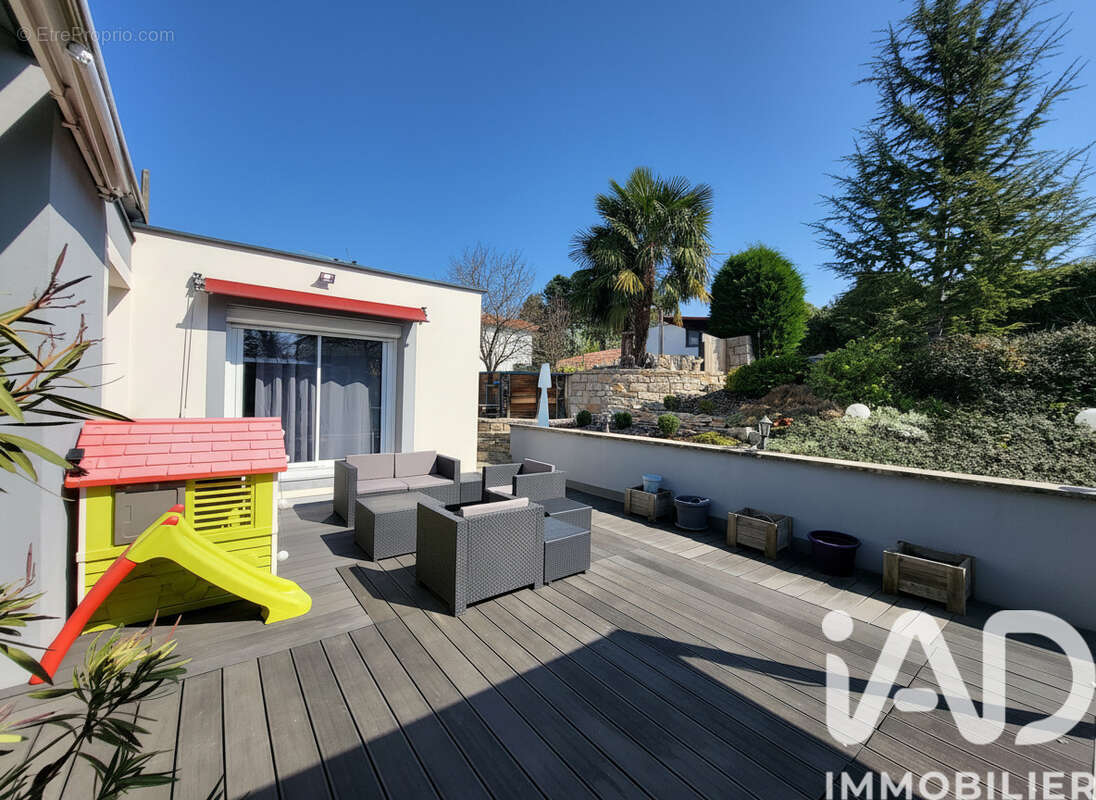 Photo 2 - Maison à SAINT-JUST-SAINT-RAMBERT