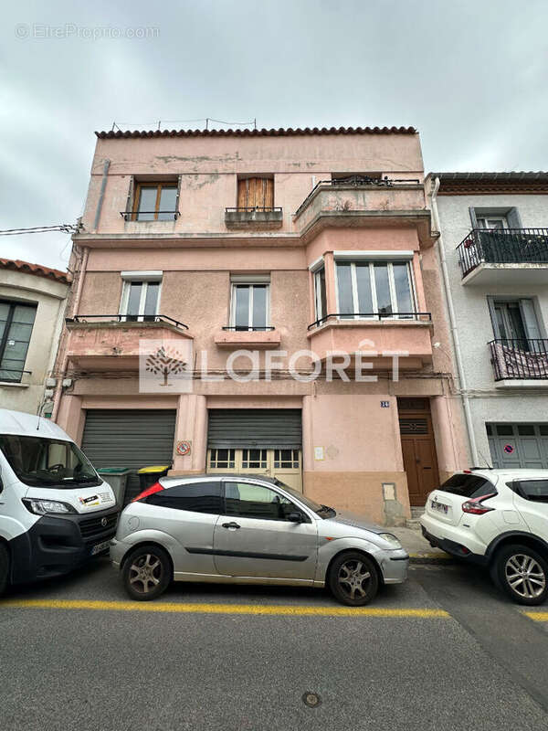 Perpignan - Quartier prisé ! Superbe F2 bis en rez-de-jardin de plus de 80 m², vendu loué ! - photo 2