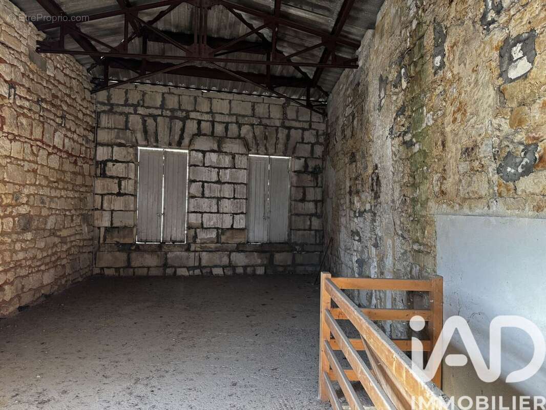 Photo 4 - Parking à PONS