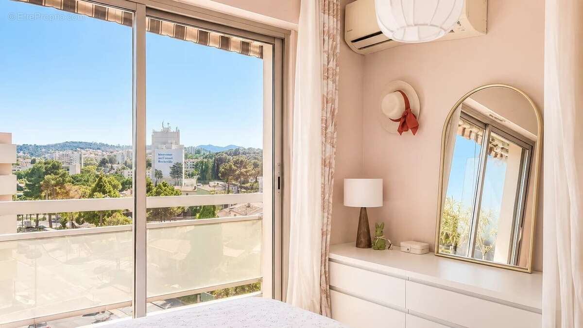 Appartement à LE CANNET