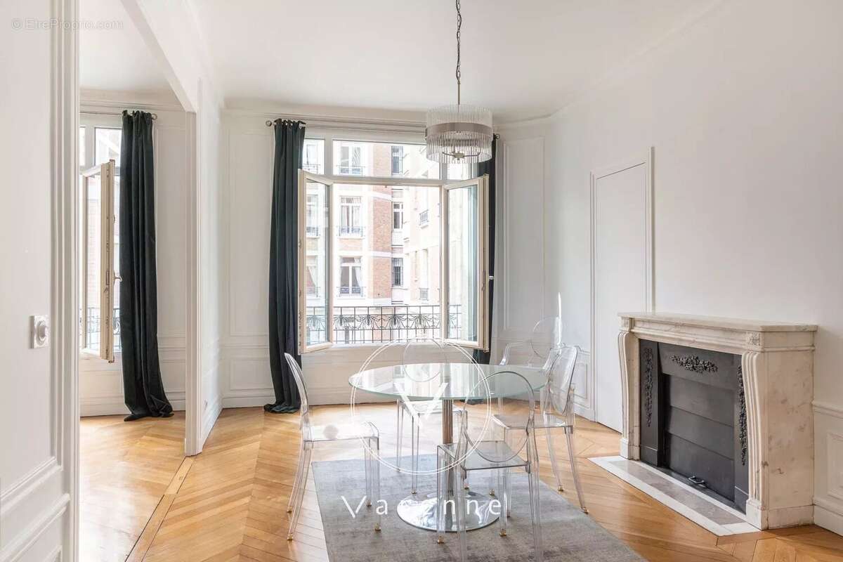 Appartement à PARIS-7E