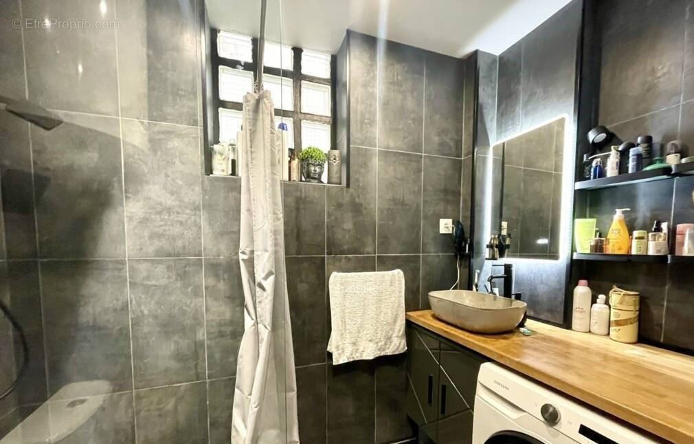 Appartement à COURBEVOIE