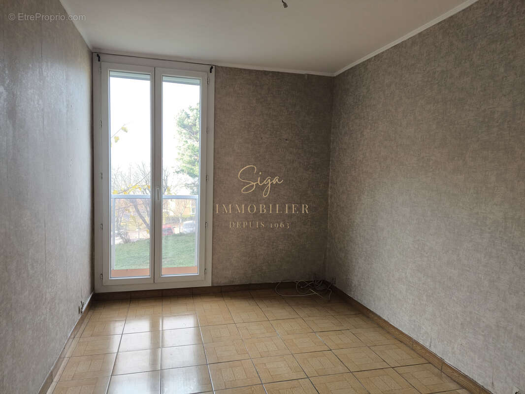Appartement t3/4 65 m2 avec balcons et cave 13010 150 000 € - photo 7