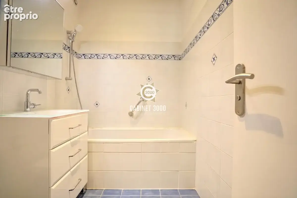 M2323 - TOULON - Le Mourillon - Appartement T5 - Balcon vue mer - Box - photo 8