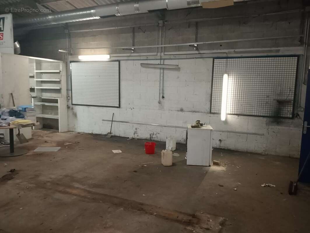 Commerce à LE PONT-DE-BEAUVOISIN