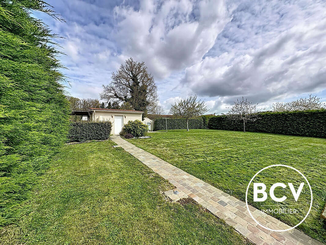 Maison à FONTAINE-LA-GUYON