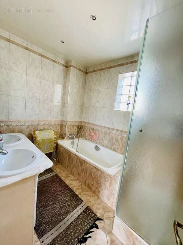 Maison 160 m² à Le Raincy  - photo 12
