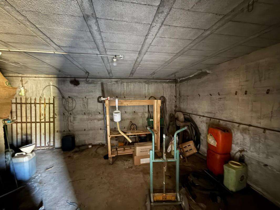 Maison à SAINT-ETIENNE-DE-FONTBELLON