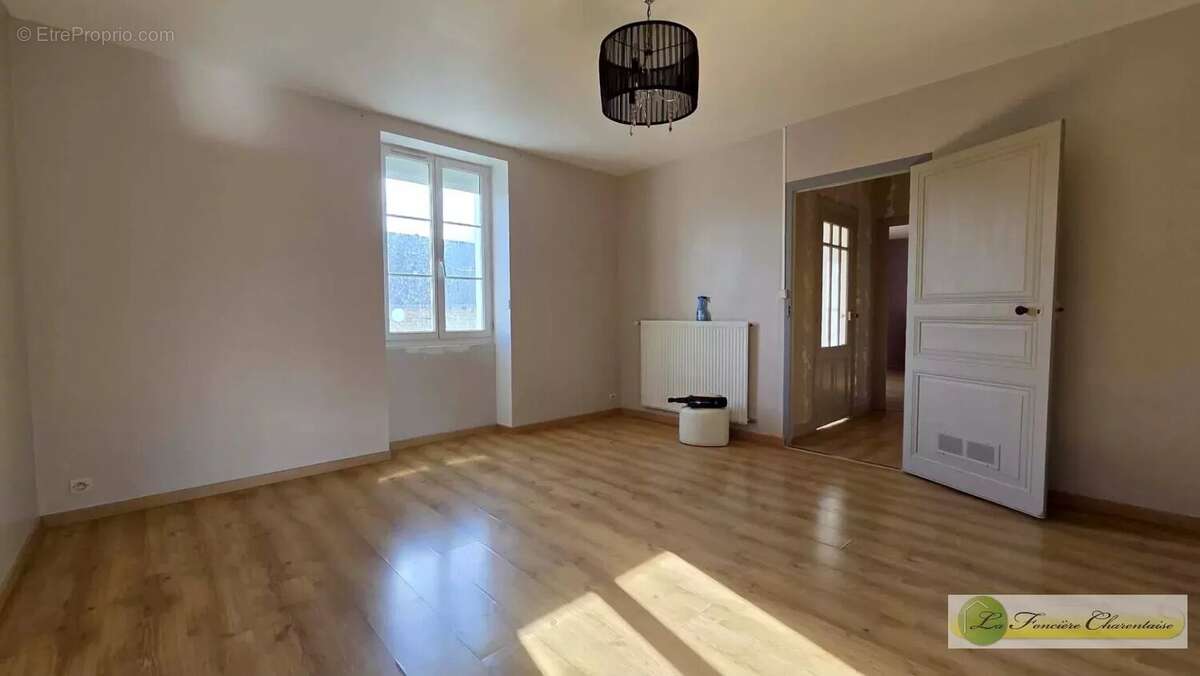 Maison à FOUQUEURE