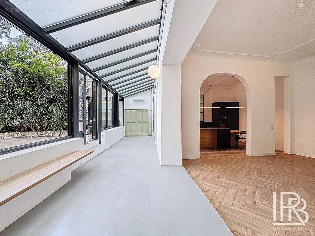 Appartement à MARSEILLE-1E