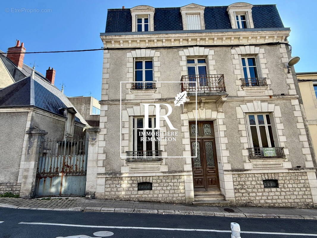 Maison 210 m² à Vierzon  - photo 2