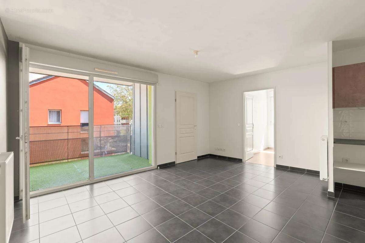 Appartement à MEYZIEU