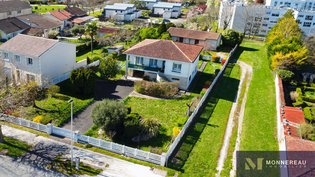 Maison à BARBEZIEUX-SAINT-HILAIRE