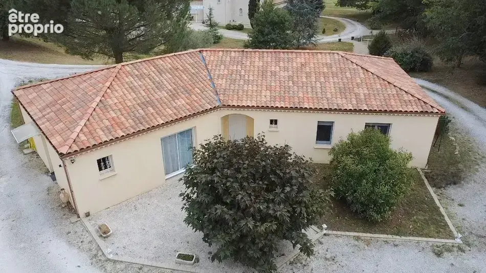 Maison contemporaine avec piscine sur 5 000 m2 de terrain - photo 3