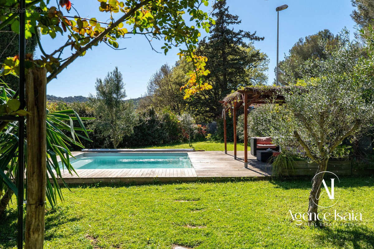 Maison à BORMES-LES-MIMOSAS