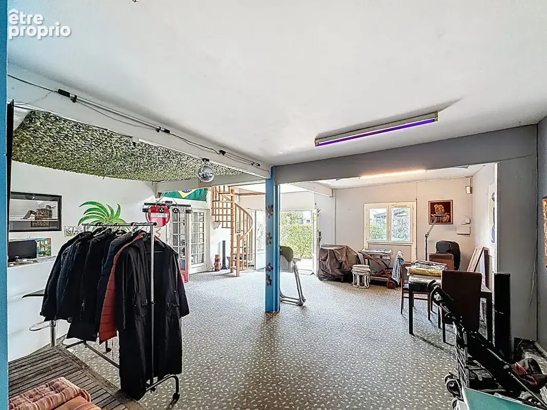Local d activite  de 137 m²  habitables - photo 5