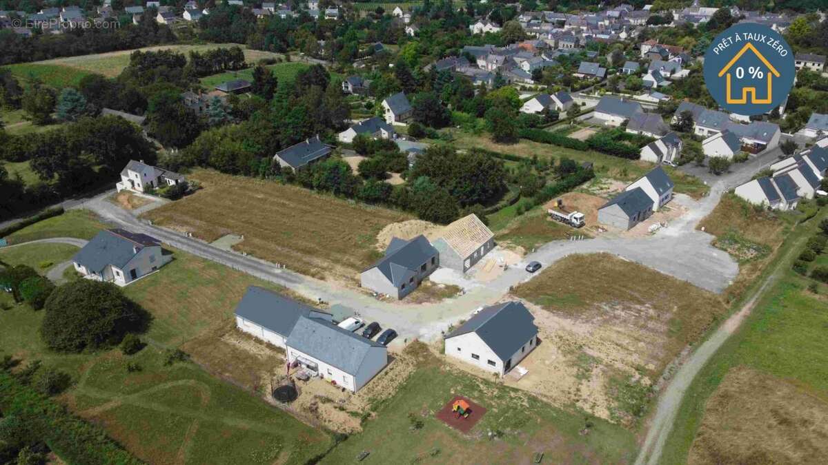 Terrain à RABLAY-SUR-LAYON