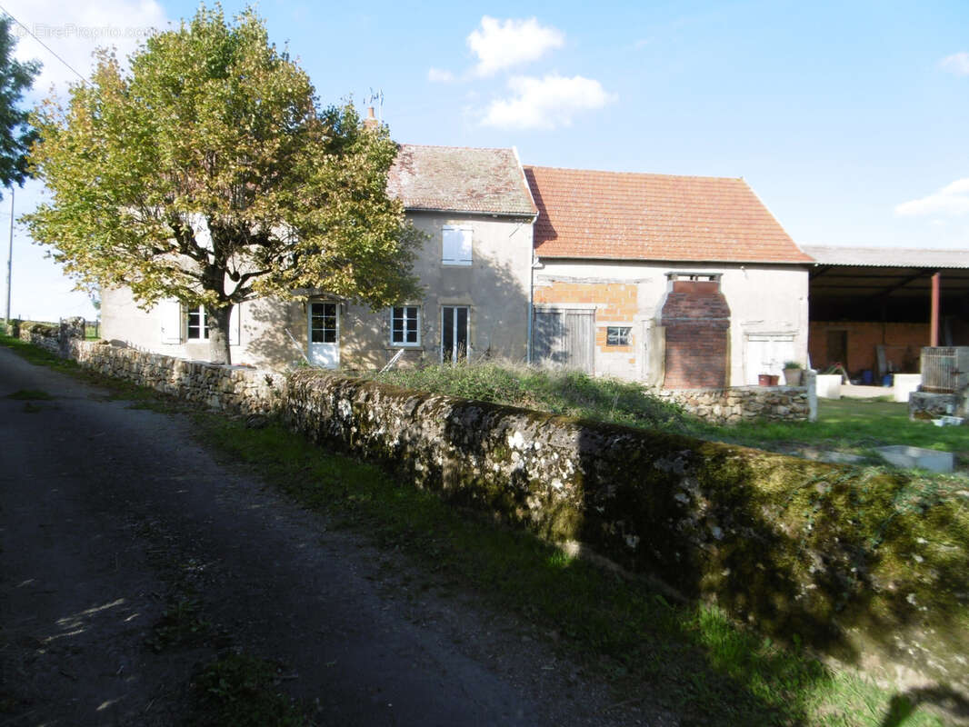 Maison à SAINT-CHRISTOPHE-EN-BRIONNAIS