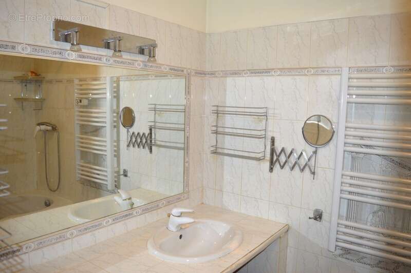 Appartement à MARSEILLE-4E