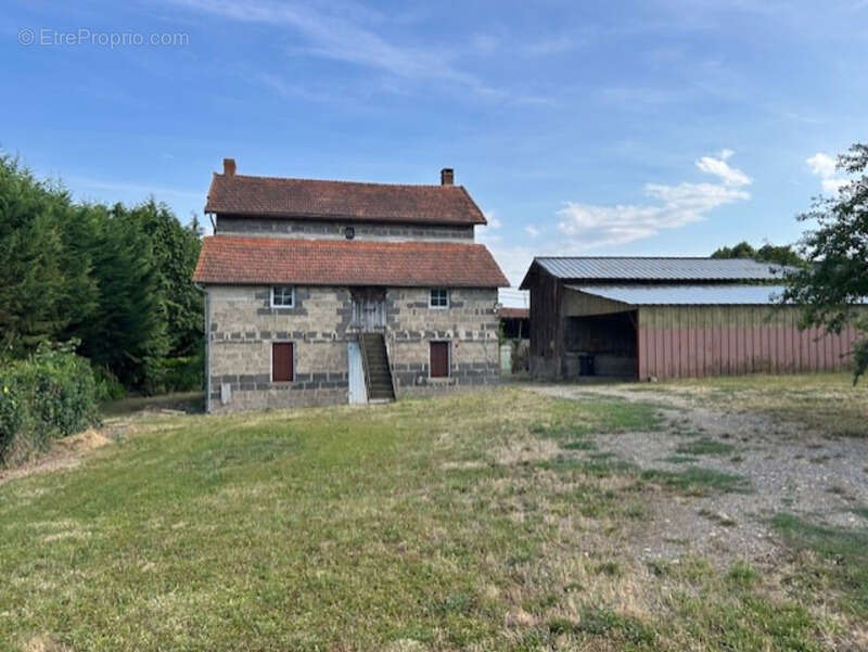 Maison à LUZILLAT