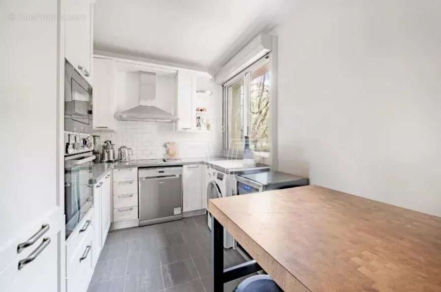 Appartement à NEUILLY-SUR-SEINE