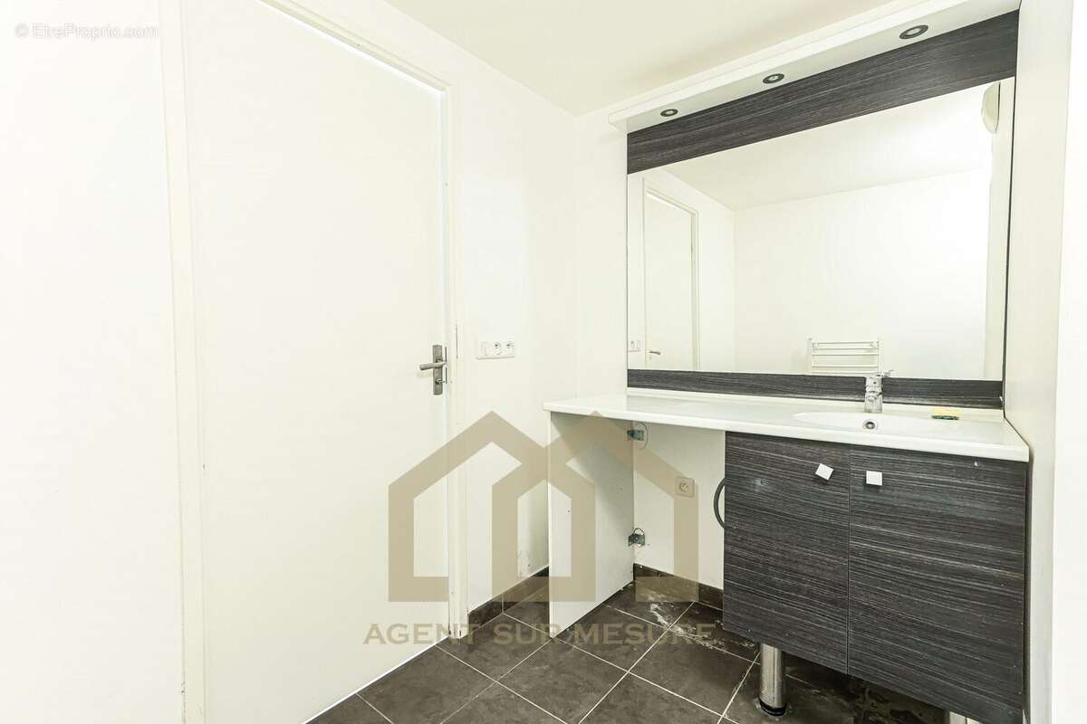 Appartement à AUBERVILLIERS