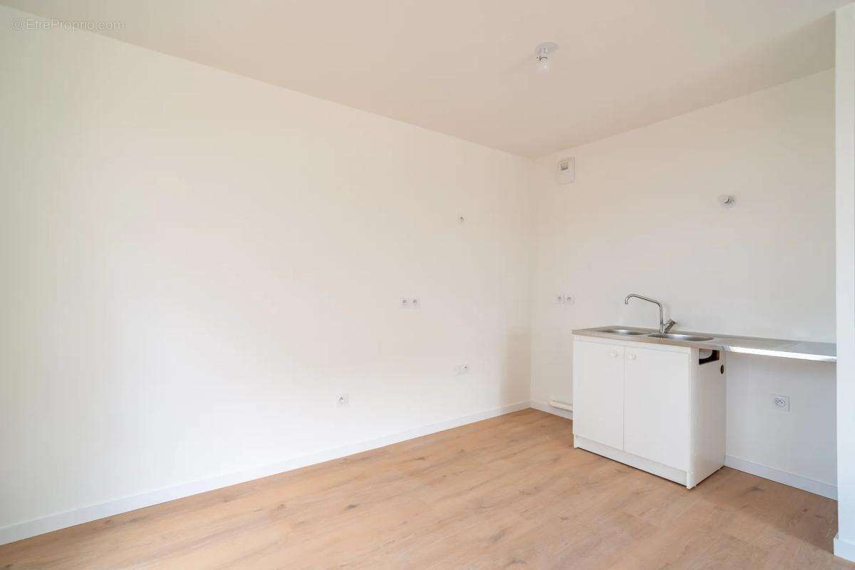 Appartement de 4 pièces de 84 m² à La Courneuve - photo 3
