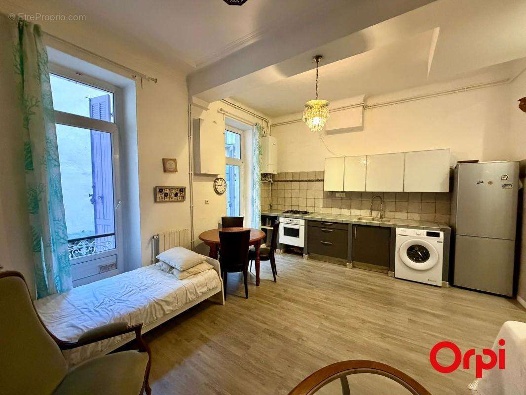 Appartement à MARSEILLE-3E