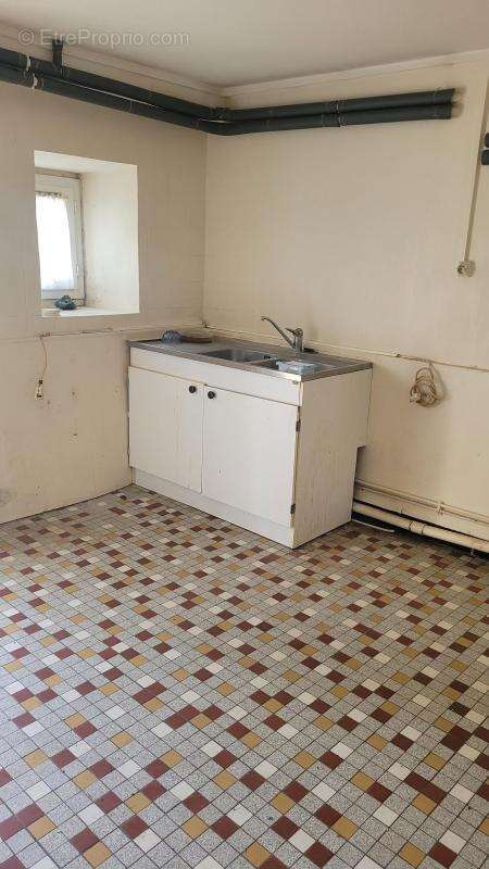 Appartement à LA CHAPELLE-SAINT-MESMIN