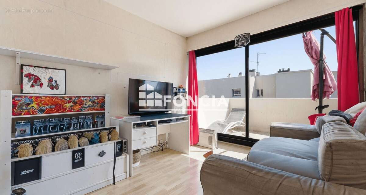 Appartement à SAINT-LAURENT-DU-VAR