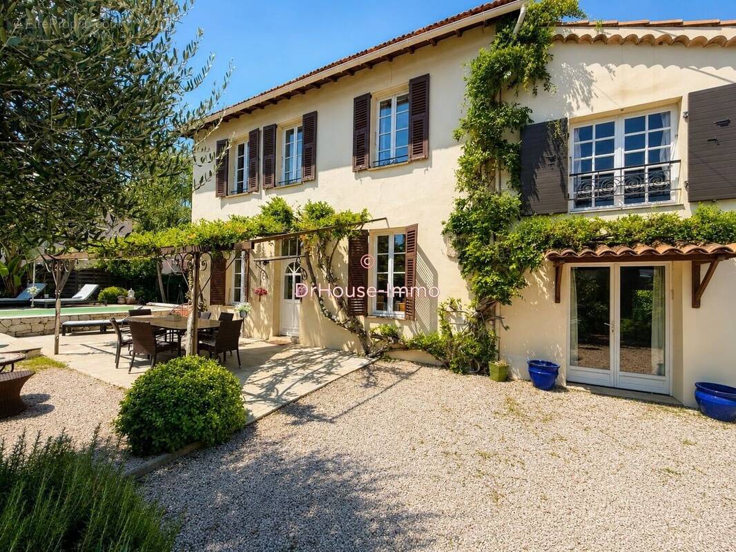 Maison à SAINT-LAURENT-DU-VAR