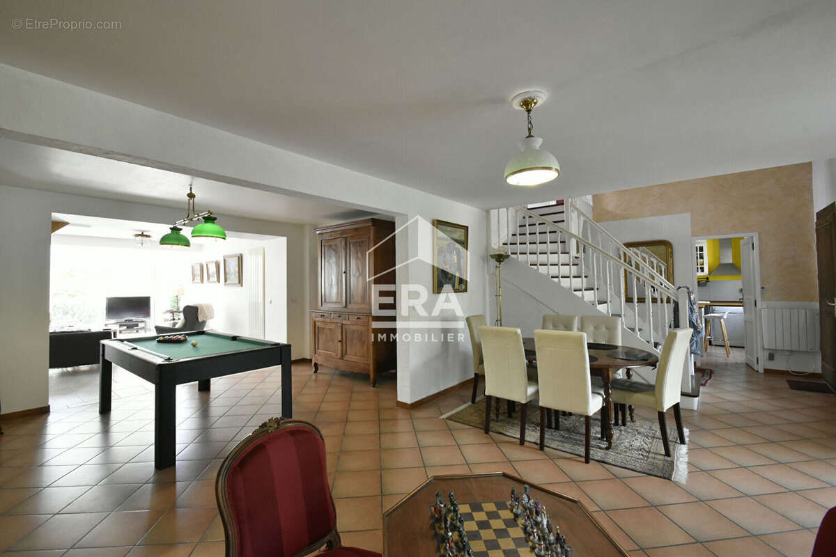 Maison à NEAUPHLE-LE-CHATEAU