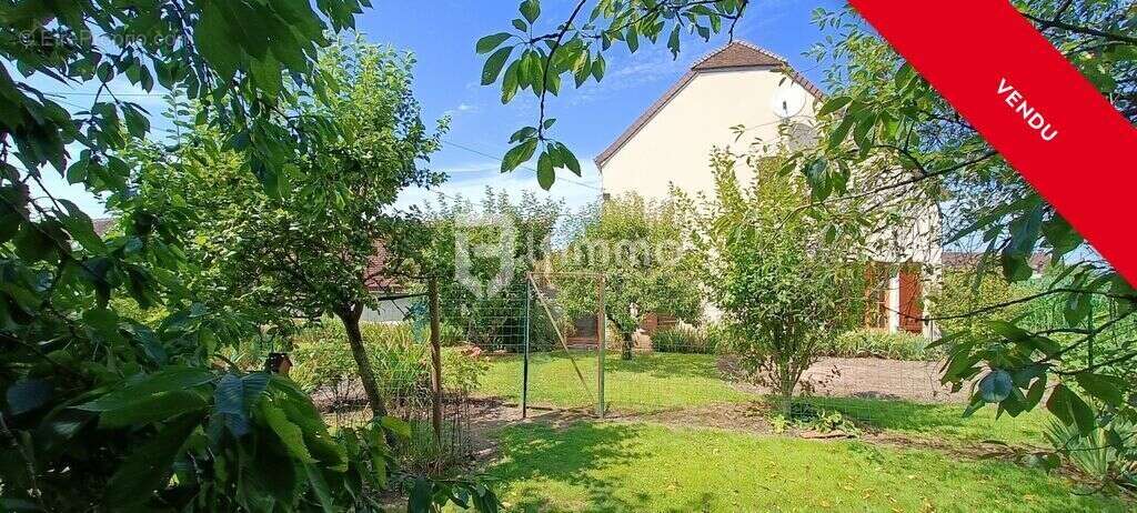 Maison à BOUCHY-SAINT-GENEST