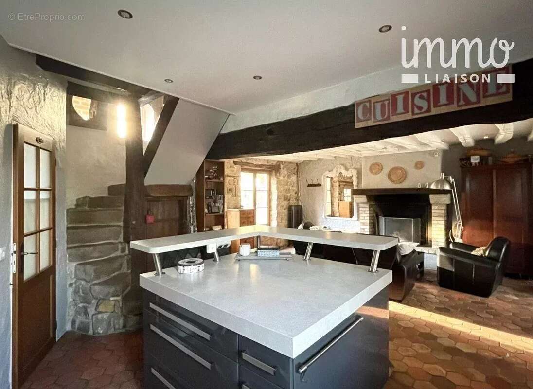 Maison à FLEURY-EN-BIERE