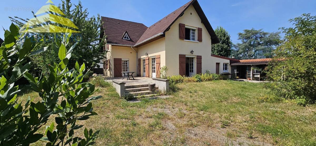 Maison à MANDRES-LES-ROSES