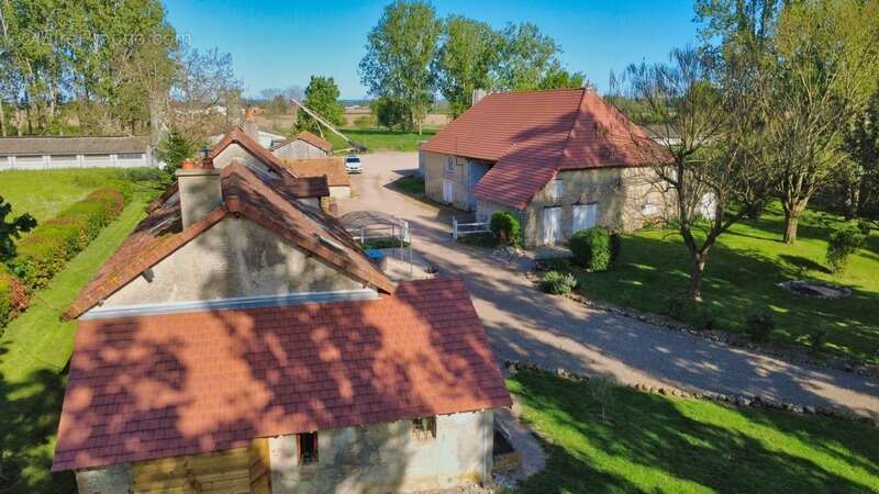 Longère 5 chambres, avec dépendances et un terrain de 3,4 hectares - photo 6
