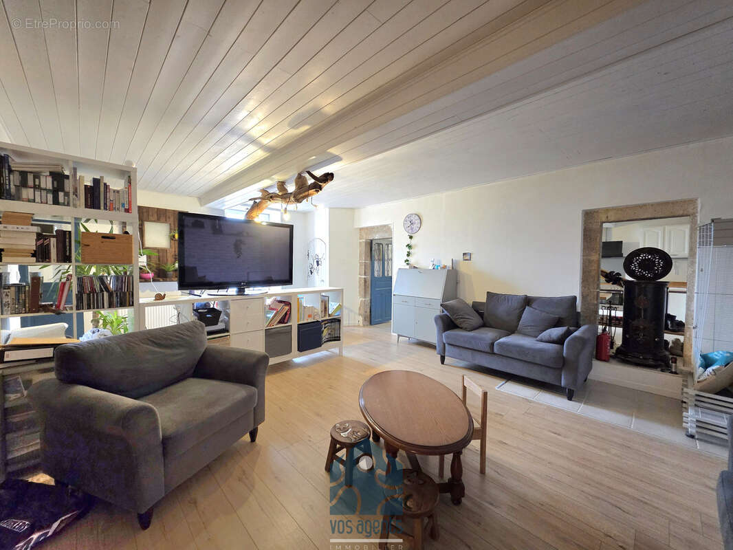Maison individuelle 5 pièces avec cave, grange, combles aménageables et terrain - photo 2