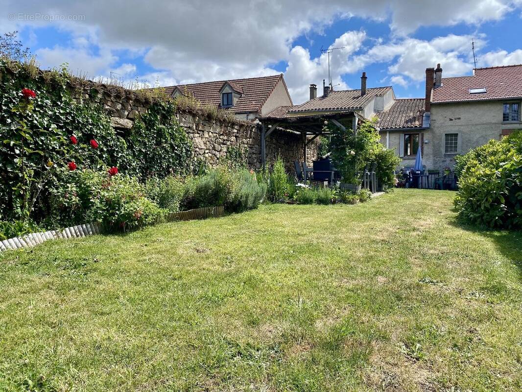 Maison à LE DORAT