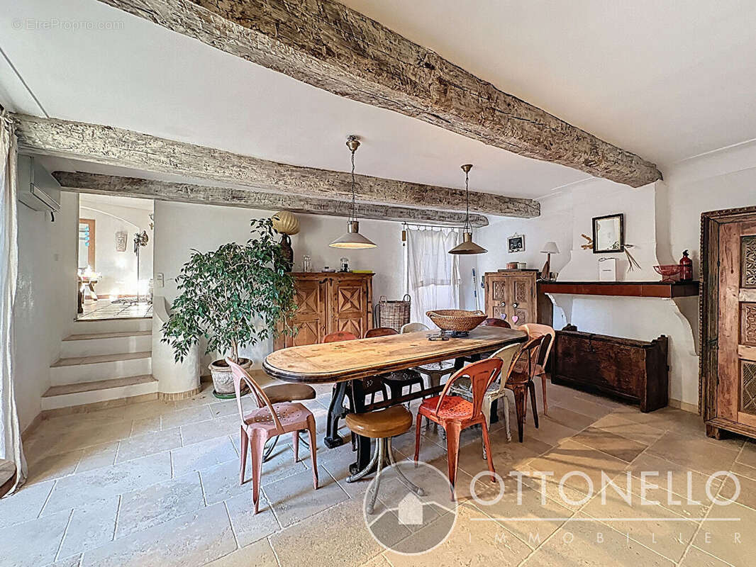 Maison à ROQUEBRUNE-SUR-ARGENS