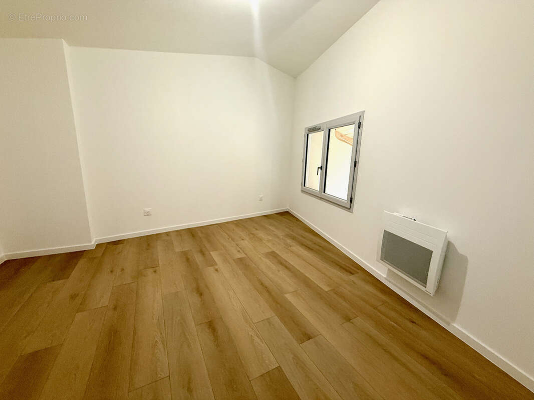 Appartement à SUZE-LA-ROUSSE