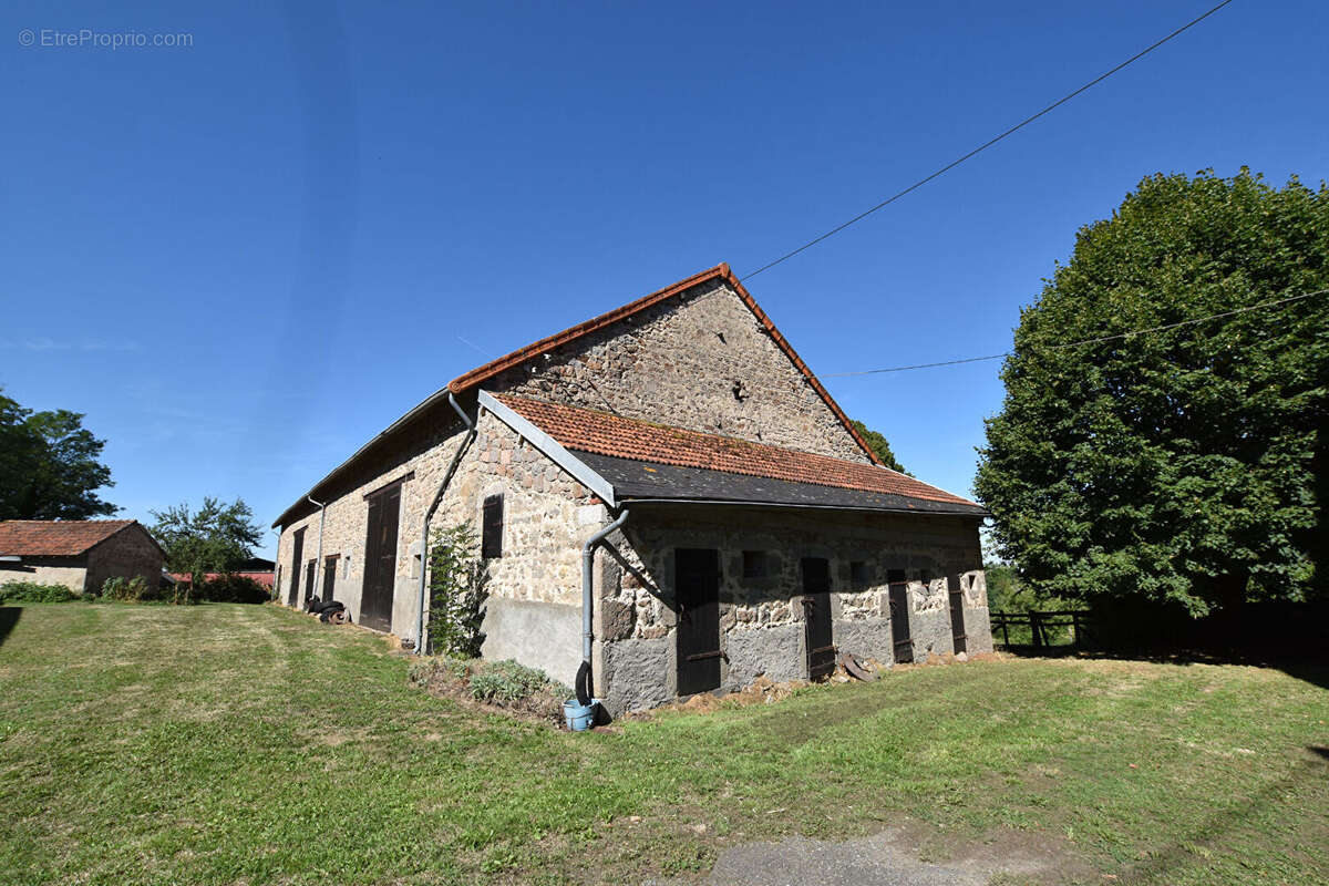 Maison à LE MAYET-DE-MONTAGNE