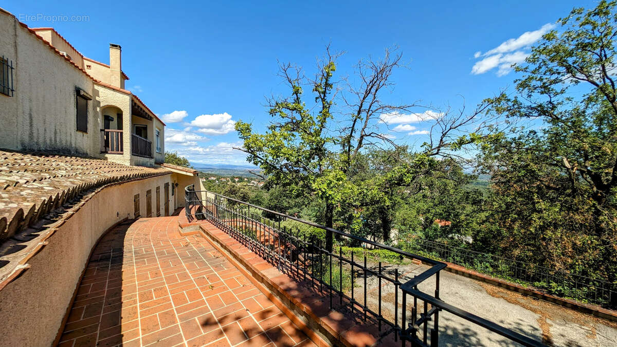 Maison à LAROQUE-DES-ALBERES