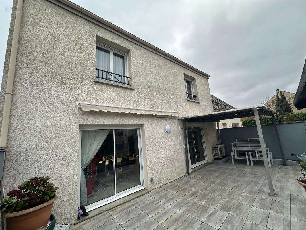 Maison à SAINT-GERMAIN-LES-ARPAJON